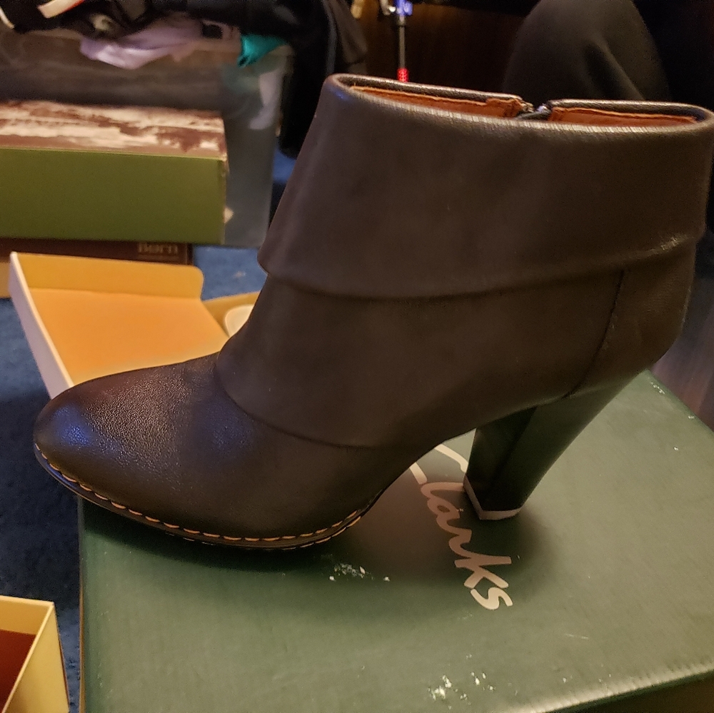 New never used short black heel boots